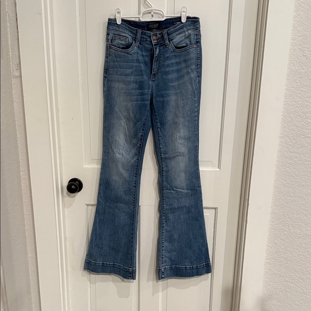 Judy Blue Flare Jeans in Classic Blue